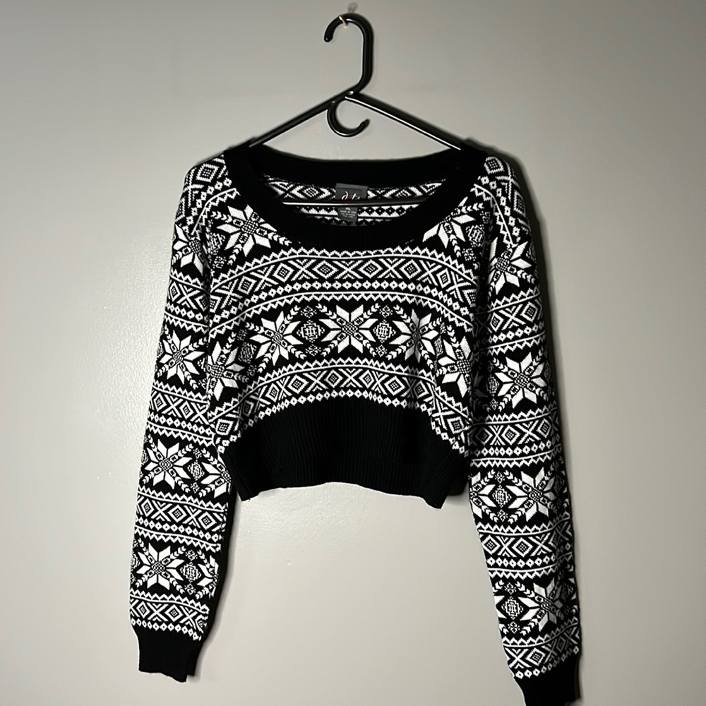 Dots crop style sweater